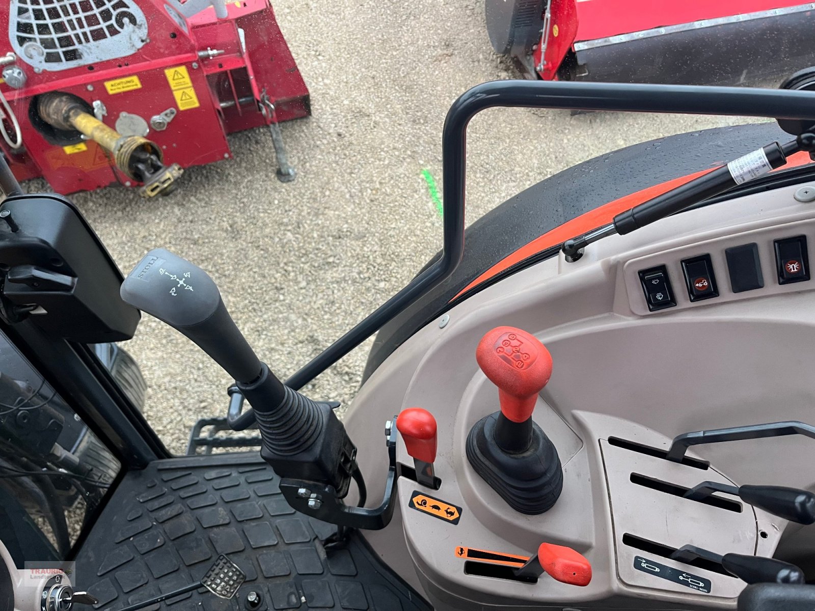 Traktor van het type Kubota M6040, Gebrauchtmaschine in Mainburg/Wambach (Foto 5)