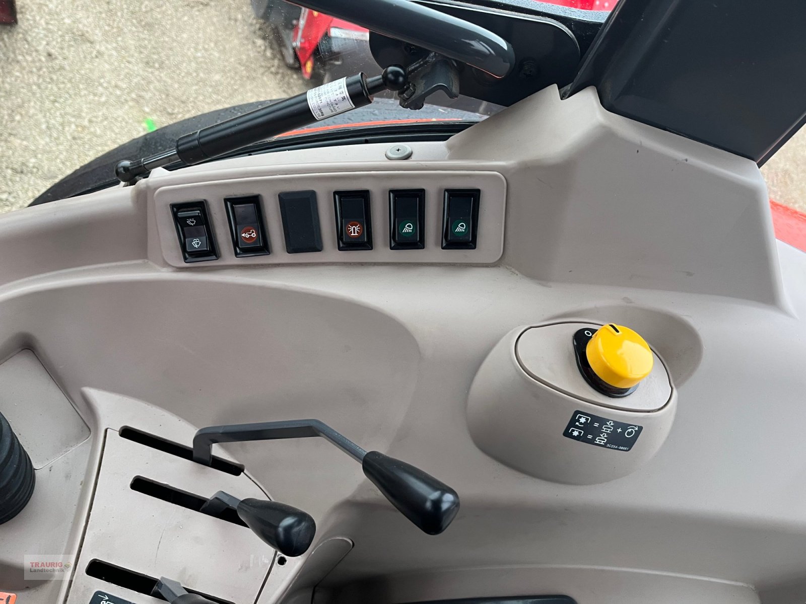 Traktor van het type Kubota M6040, Gebrauchtmaschine in Mainburg/Wambach (Foto 8)