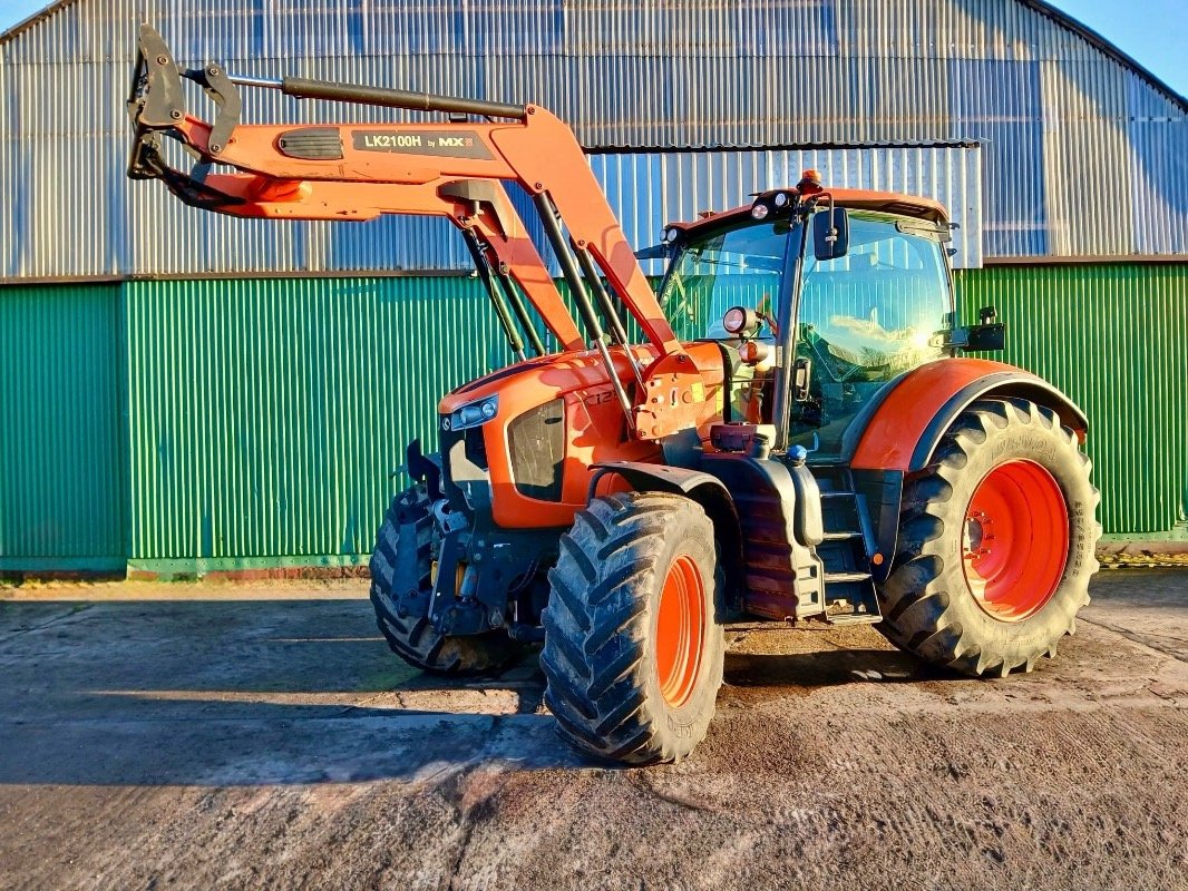 Traktor типа Kubota M6121 # Frontzapfwelle, Gebrauchtmaschine в Liebenwalde (Фотография 1)
