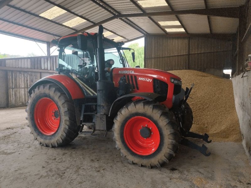 Traktor типа Kubota M6121, Gebrauchtmaschine в Einvaux (Фотография 1)