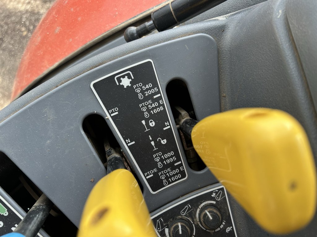 Traktor des Typs Kubota M6121, Gebrauchtmaschine in ATHIS (Bild 5)