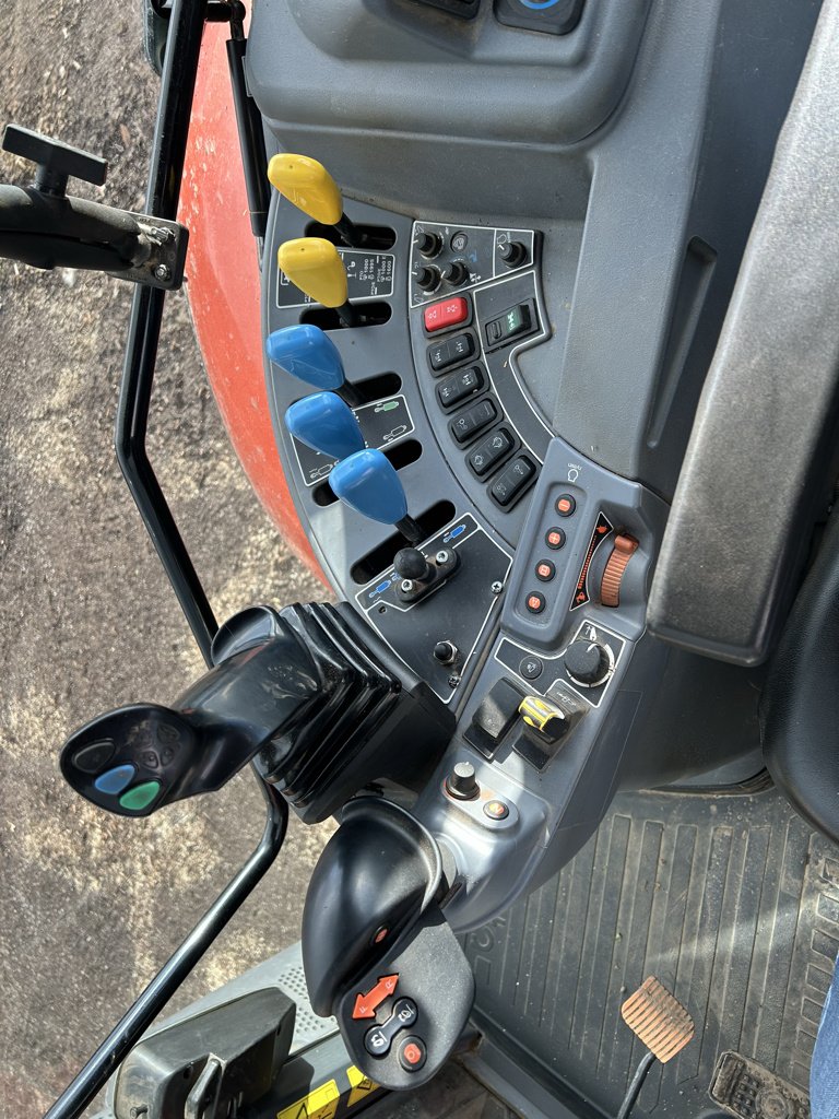 Traktor des Typs Kubota M6121, Gebrauchtmaschine in ATHIS (Bild 3)
