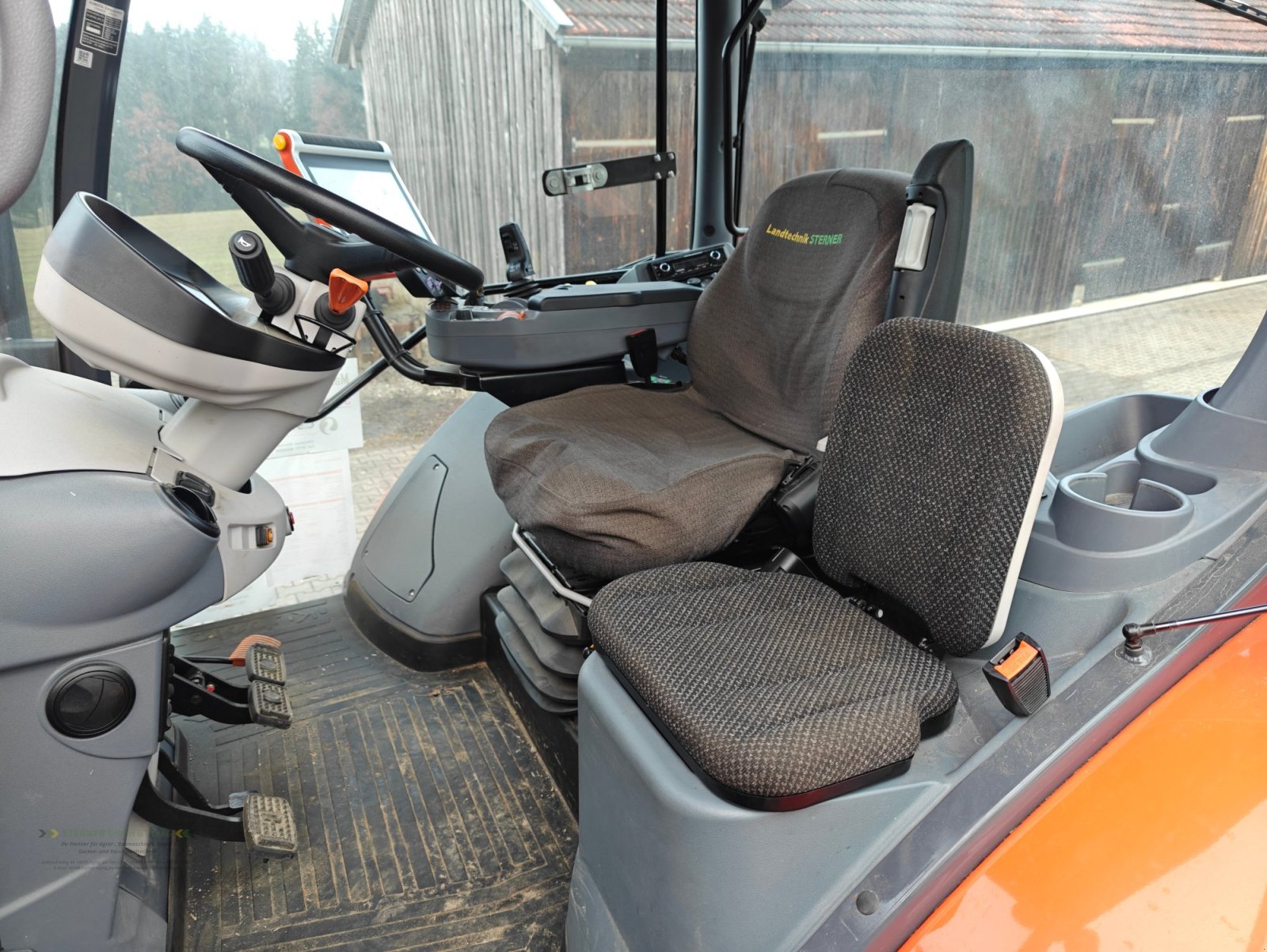 Traktor des Typs Kubota M7-153 Premium KVT ZF stufenlos Getriebe FH FZW, Gebrauchtmaschine in Eging am See (Bild 10)