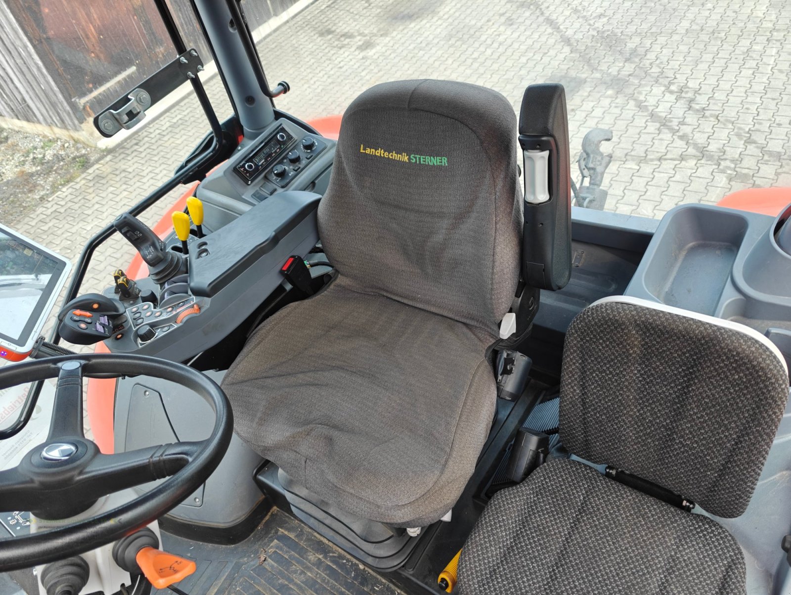 Traktor des Typs Kubota M7-153 Premium KVT ZF stufenlos Getriebe FH FZW, Gebrauchtmaschine in Eging am See (Bild 11)