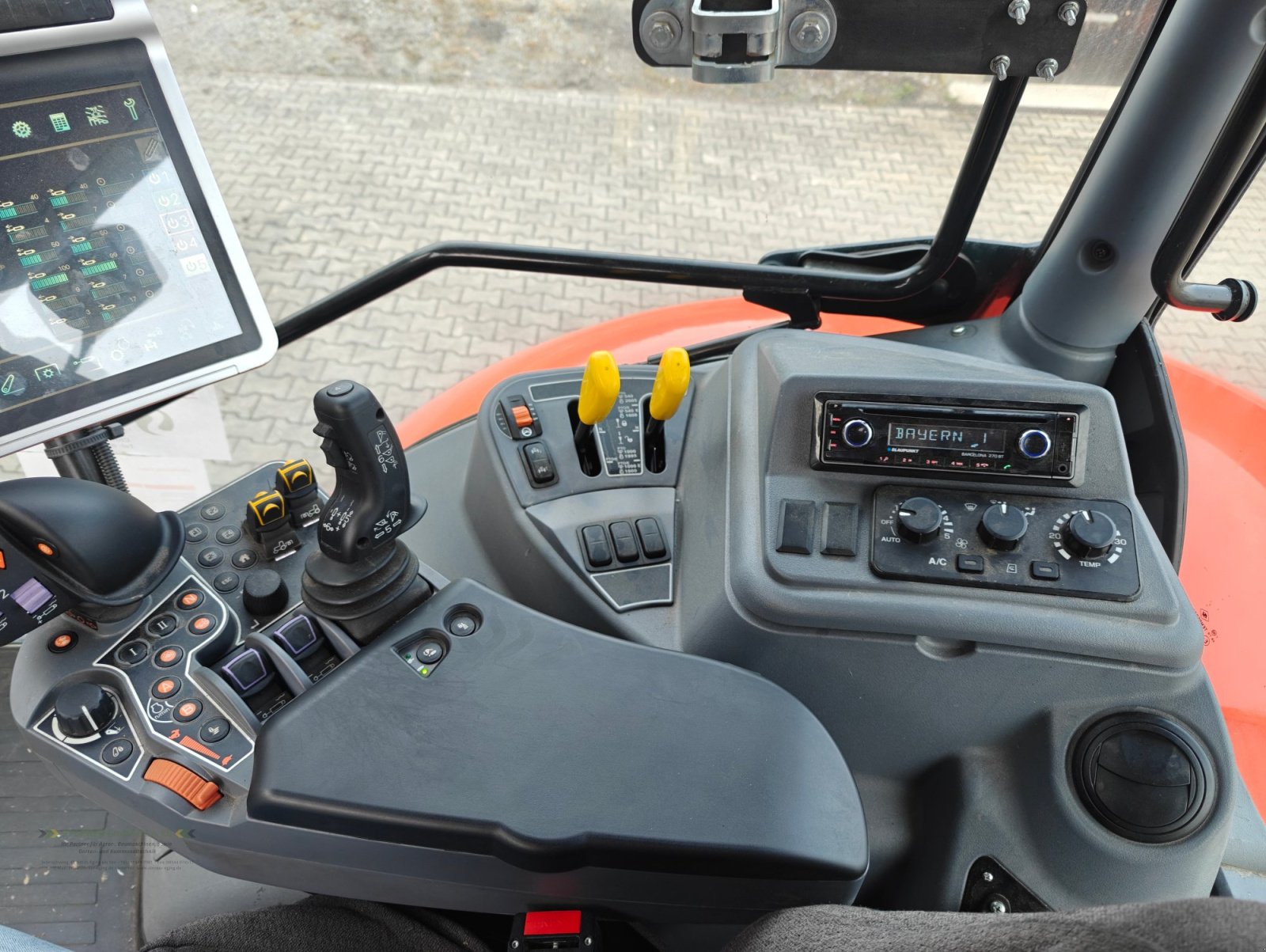 Traktor des Typs Kubota M7-153 Premium KVT ZF stufenlos Getriebe FH FZW, Gebrauchtmaschine in Eging am See (Bild 12)