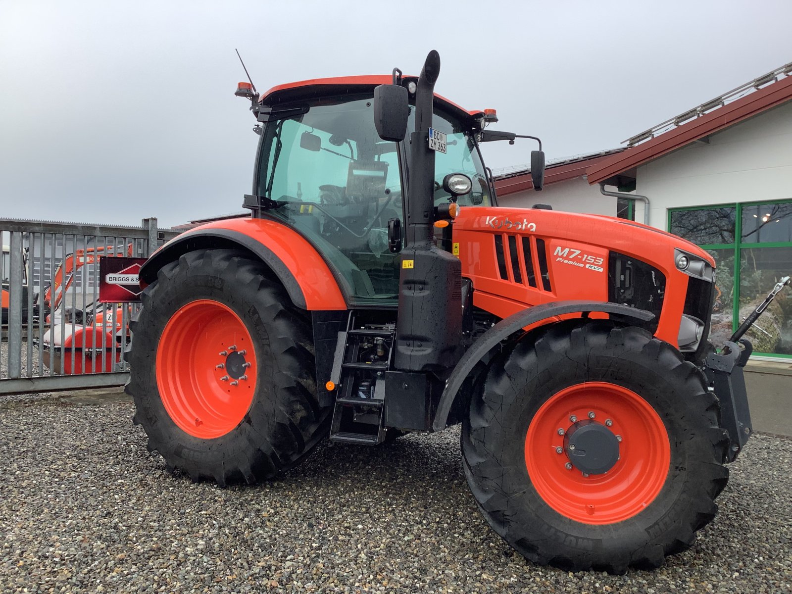 Traktor типа Kubota M7-153 Premium KVT, Gebrauchtmaschine в Ertingen (Фотография 3)