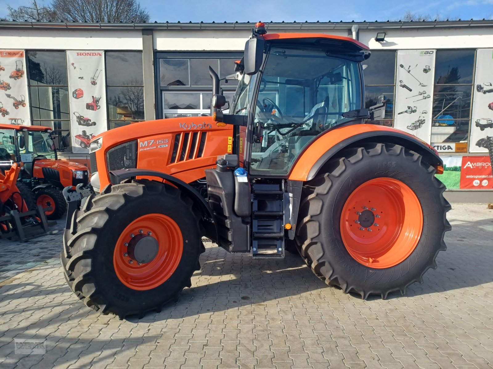 Traktor des Typs Kubota M7-153 Premium KVT, Neumaschine in Reisbach (Bild 1)