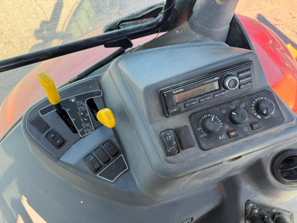 Traktor от тип Kubota M7 153 PREMIUM, Gebrauchtmaschine в PIERRE BUFFIERE (Снимка 10)