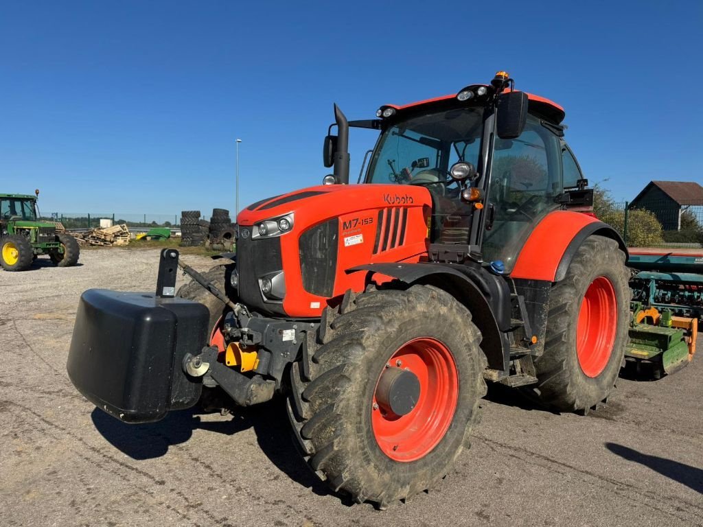Traktor от тип Kubota M7 153 PREMIUM, Gebrauchtmaschine в PIERRE BUFFIERE (Снимка 1)