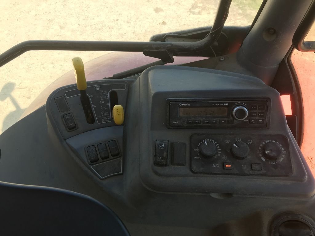 Traktor от тип Kubota M7 153 PREMIUM, Gebrauchtmaschine в PIERRE BUFFIERE (Снимка 11)