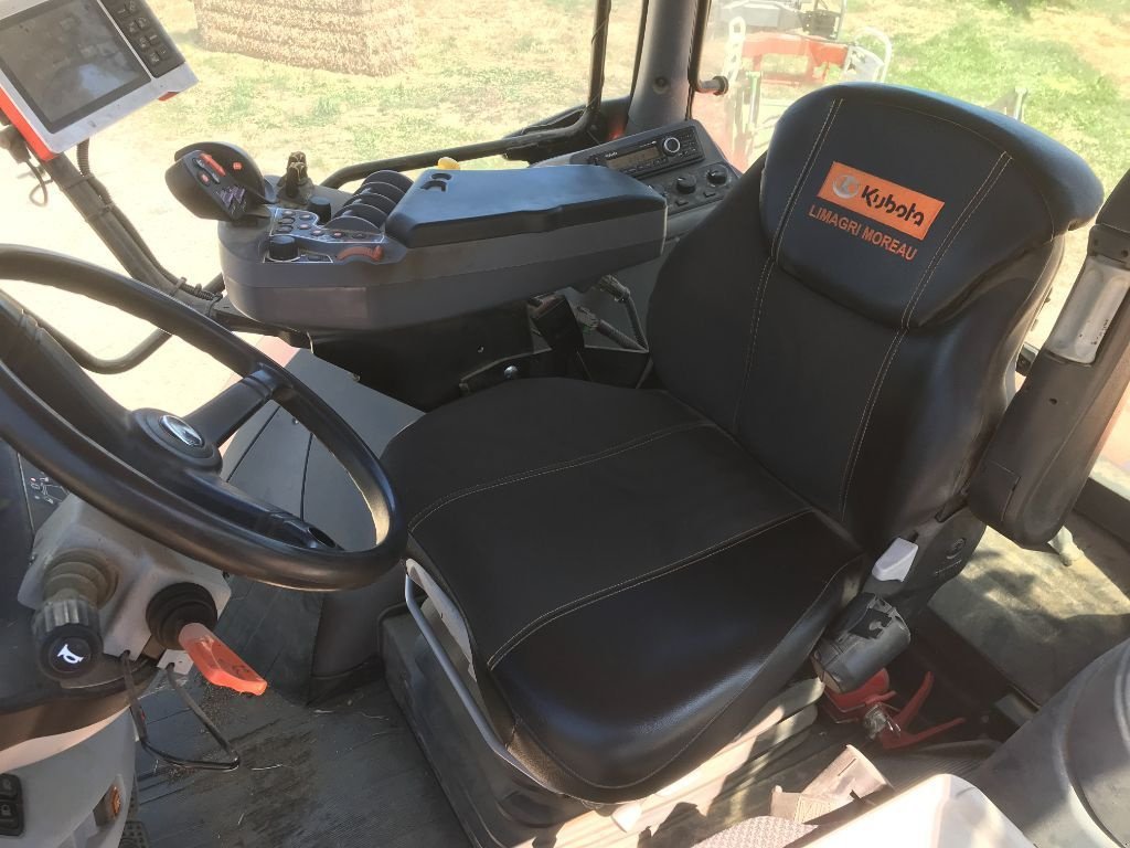 Traktor от тип Kubota M7 153 PREMIUM, Gebrauchtmaschine в PIERRE BUFFIERE (Снимка 8)