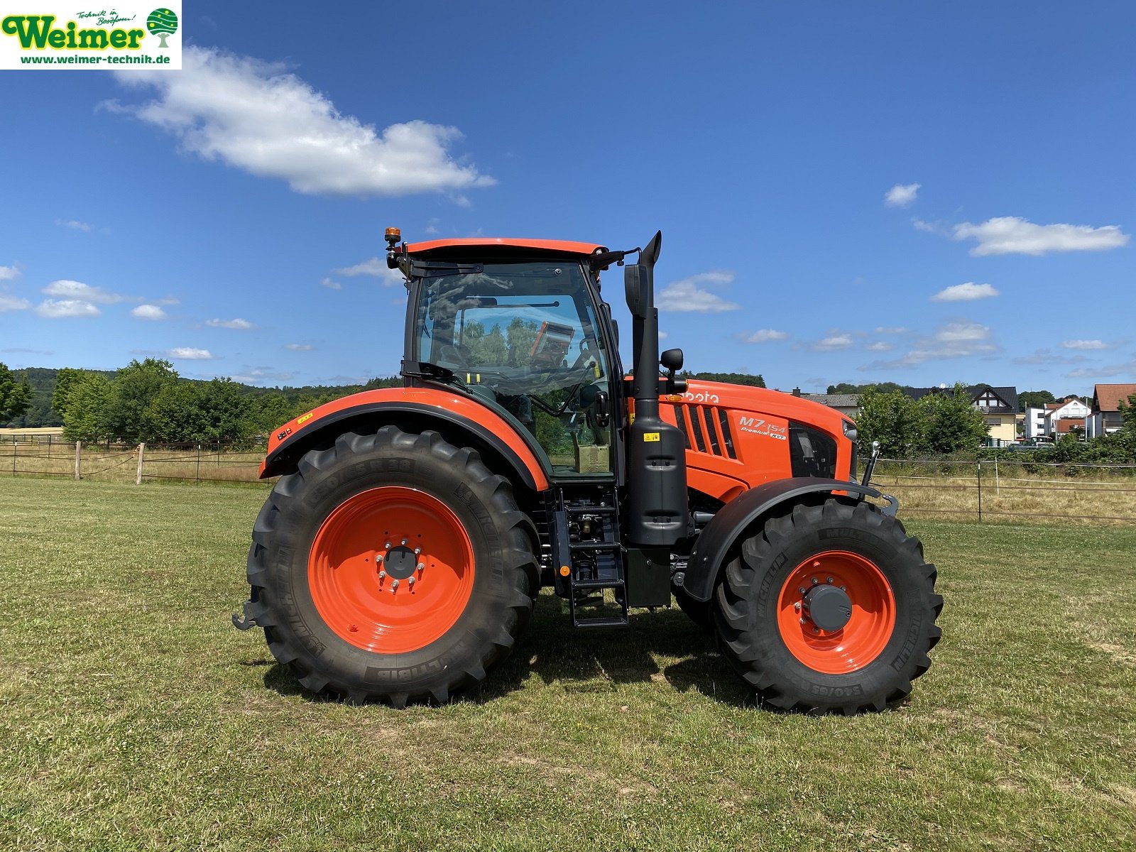 Traktor of the type Kubota M7-154, Neumaschine in Lollar, Ruttershausen (Picture 2)