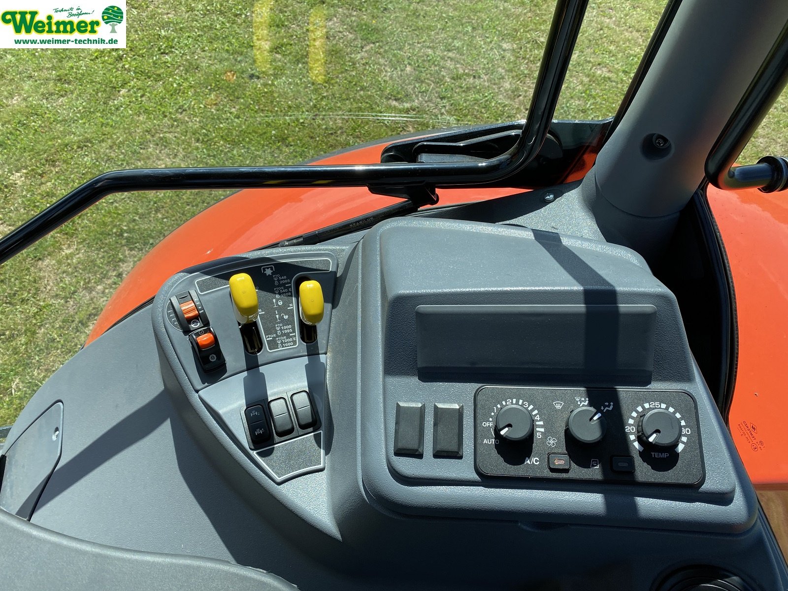 Traktor of the type Kubota M7-154, Neumaschine in Lollar, Ruttershausen (Picture 15)