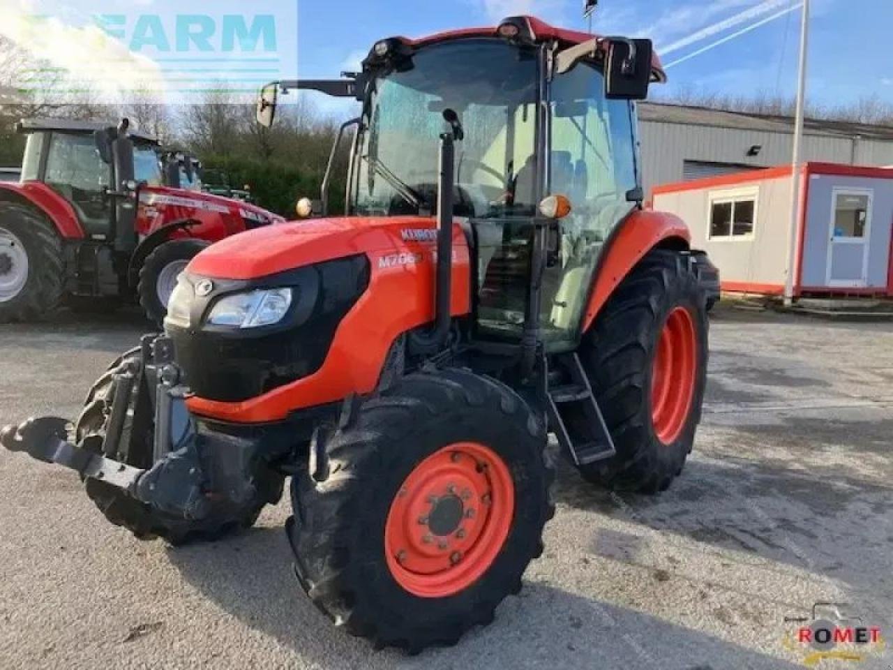 Traktor des Typs Kubota m7060, Gebrauchtmaschine in GENNES-SUR-GLAIZE (Bild 2)