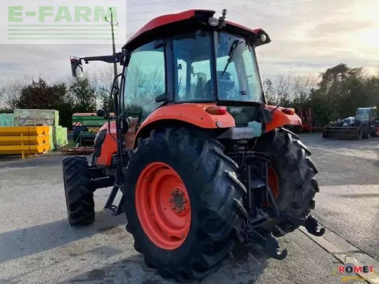 Traktor des Typs Kubota m7060, Gebrauchtmaschine in GENNES-SUR-GLAIZE (Bild 3)