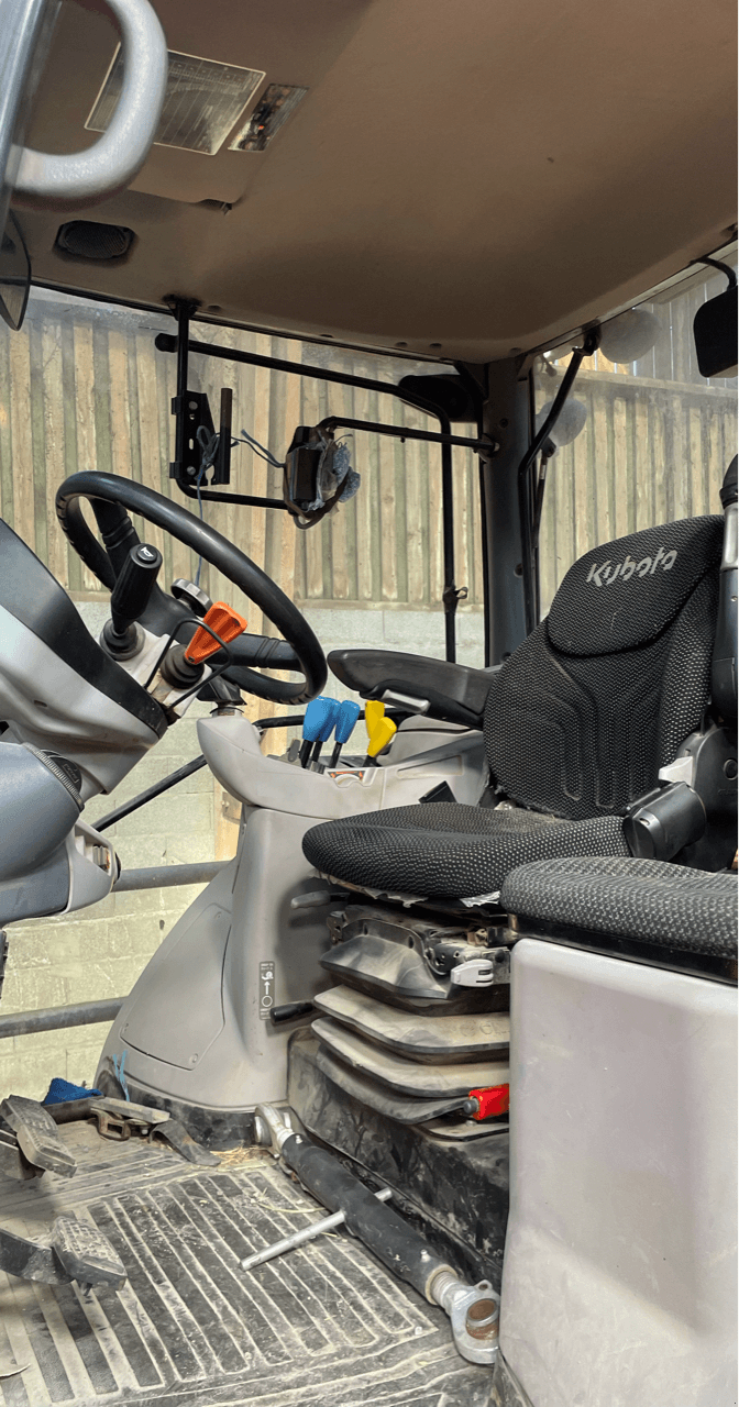 Traktor des Typs Kubota M7131, Gebrauchtmaschine in HERLIN LE SEC (Bild 3)