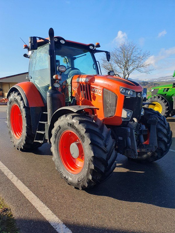 Traktor des Typs Kubota M7171, Gebrauchtmaschine in Chavornay (Bild 1)