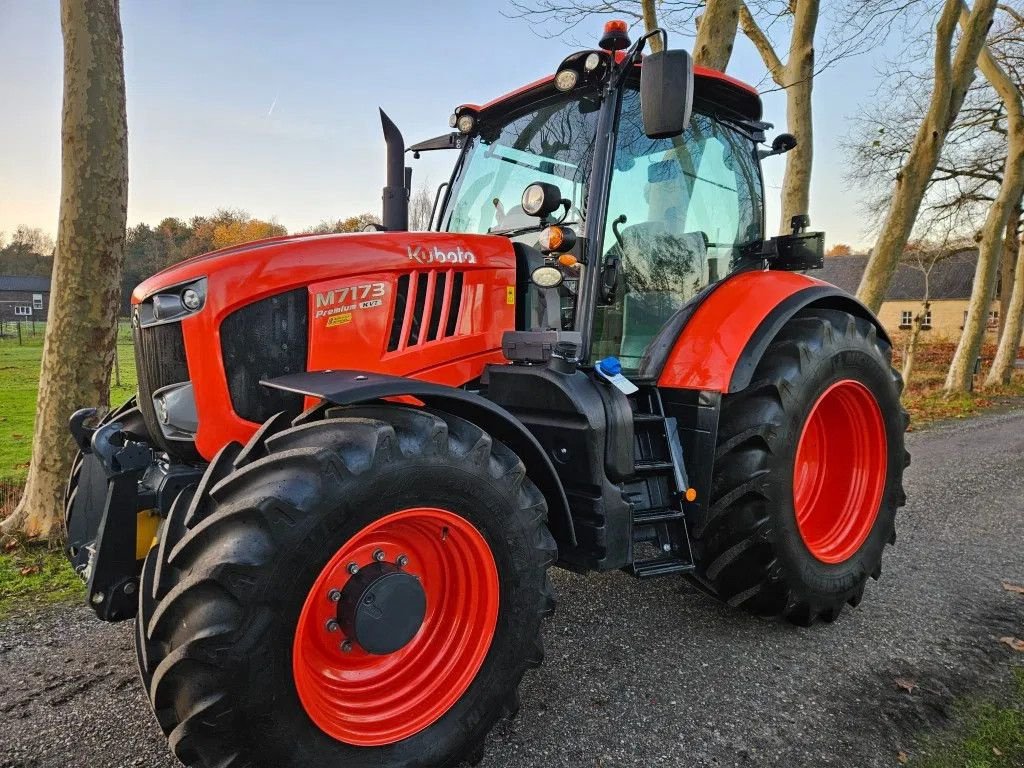 Traktor des Typs Kubota M7173 Premium KVT 317H (7171 7172 7174 7175 7151), Gebrauchtmaschine in Bergen op Zoom (Bild 3)