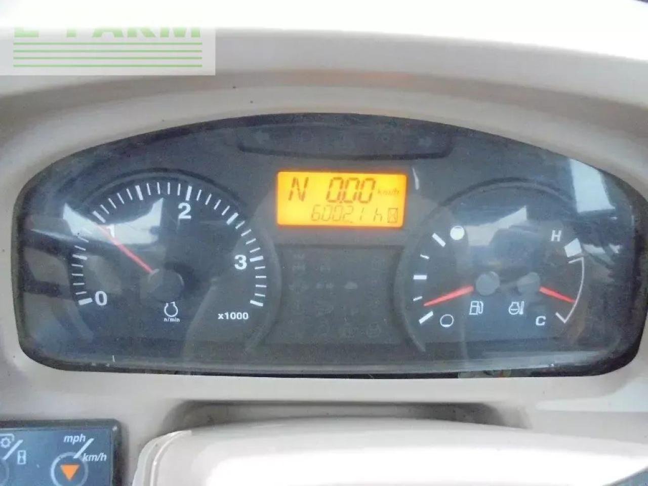 Traktor типа Kubota m8560dth, Gebrauchtmaschine в Authon (Фотография 8)