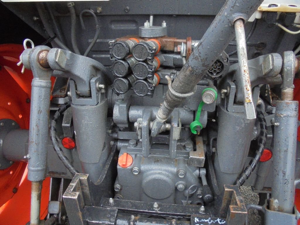 Traktor des Typs Kubota M8560DTH, Gebrauchtmaschine in AUTHON (Bild 7)