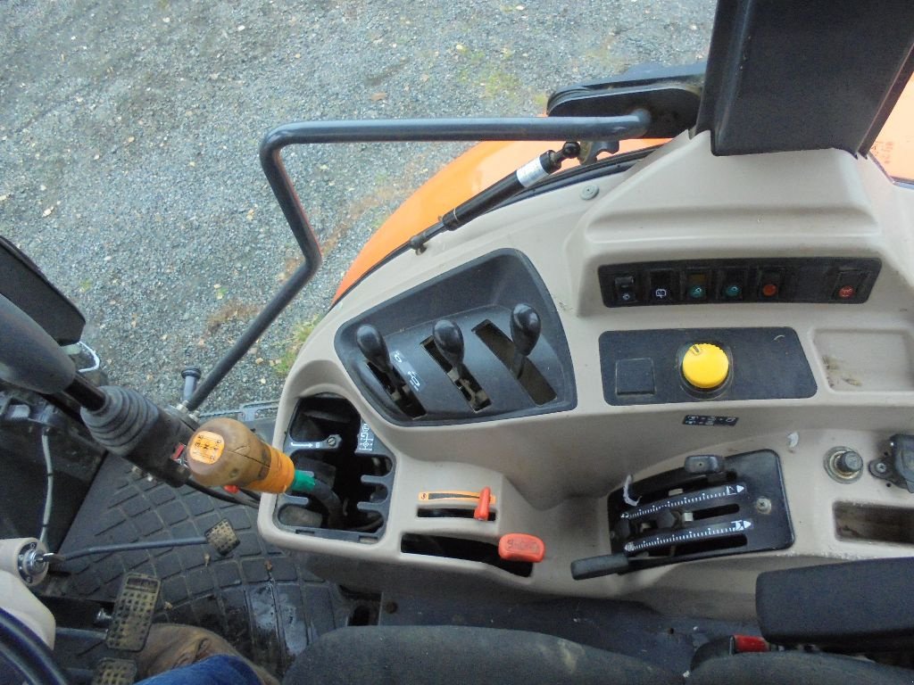 Traktor des Typs Kubota M8560DTH, Gebrauchtmaschine in AUTHON (Bild 11)