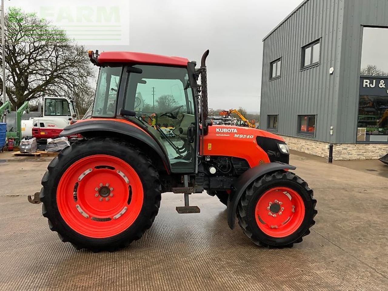 Traktor of the type Kubota m9540 hydraulic shuttle tractor (st25480), Gebrauchtmaschine in SHAFTESBURY (Picture 1)