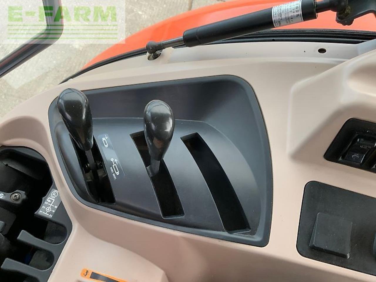 Traktor typu Kubota m9960 hydraulic shuttle tractor (st24785), Gebrauchtmaschine v SHAFTESBURY (Obrázek 17)