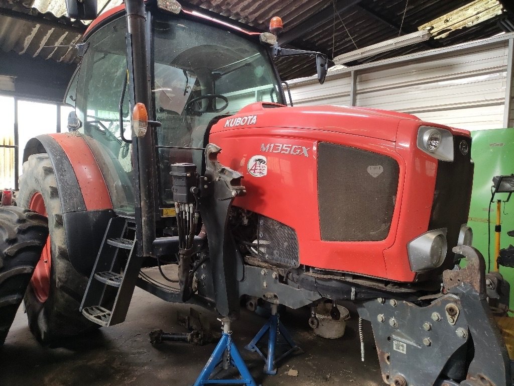 Traktor typu Kubota MGX135, Gebrauchtmaschine v COGNAC LA FORET (Obrázok 1)