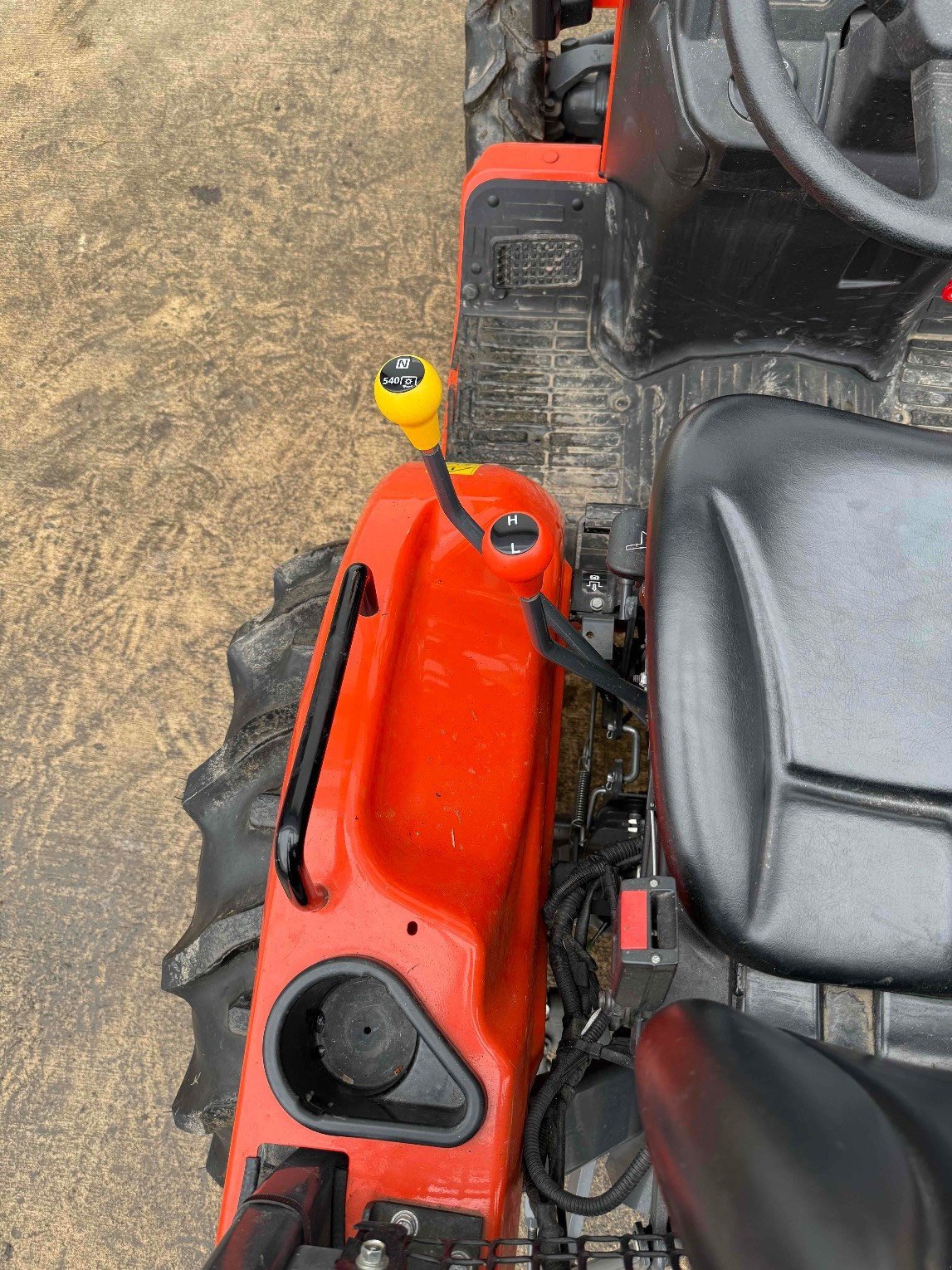 Traktor от тип Kubota Micro tracteur B1121D Kubota, Gebrauchtmaschine в LA SOUTERRAINE (Снимка 10)