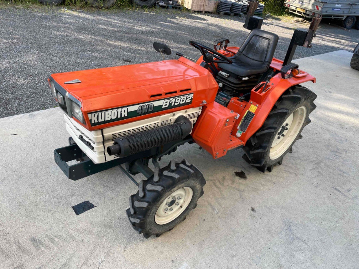 Traktor от тип Kubota Micro tracteur B1902 Kubota, Gebrauchtmaschine в LA SOUTERRAINE (Снимка 4)