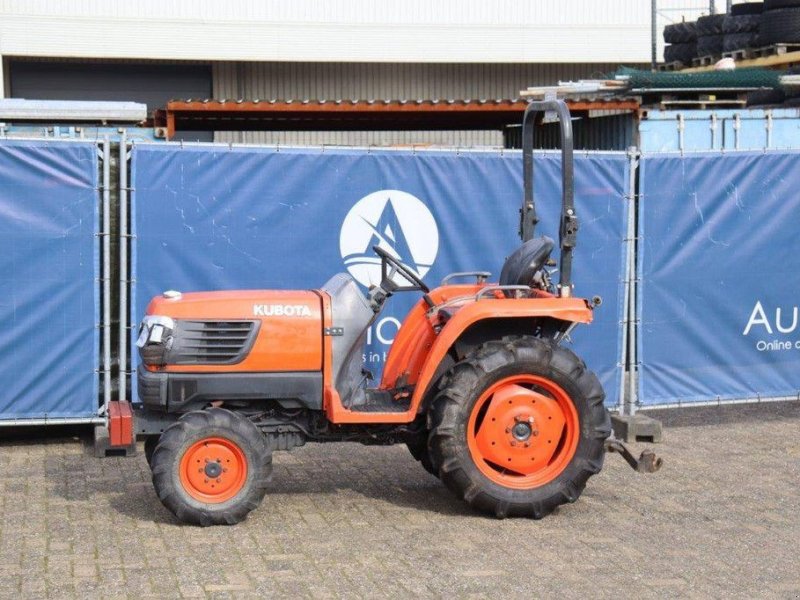 Traktor of the type Kubota STA-35, Gebrauchtmaschine in Antwerpen (Picture 1)