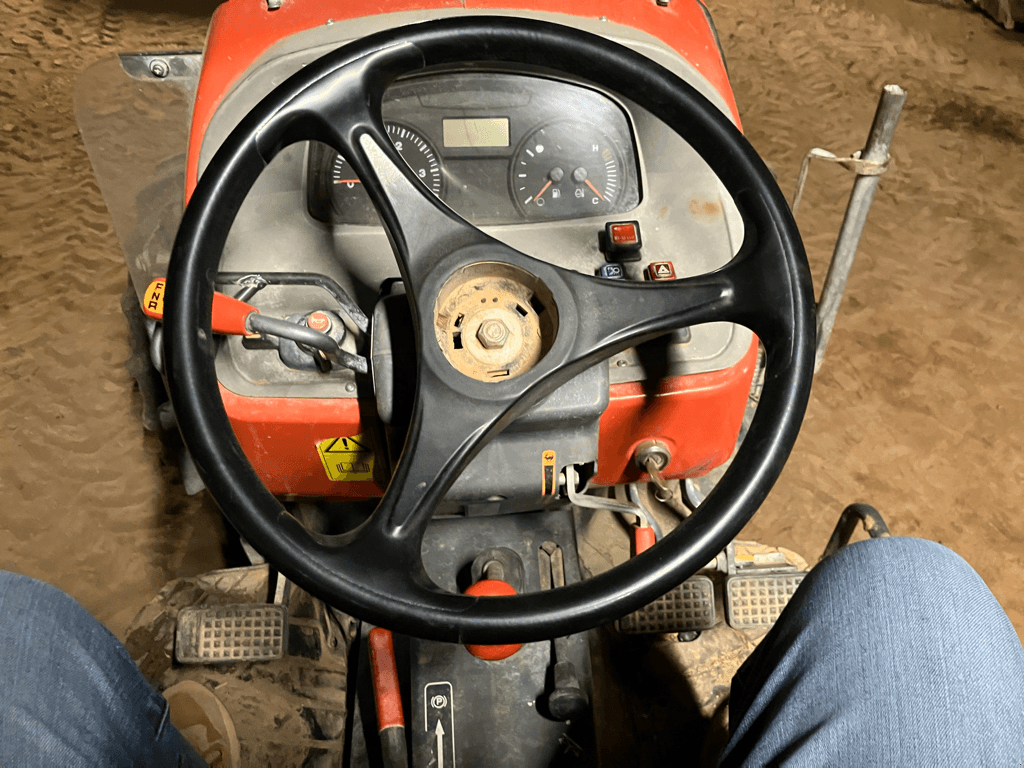 Traktor des Typs Kubota TR KUBOTA M 8540, Gebrauchtmaschine in SAINT ANDIOL (Bild 4)