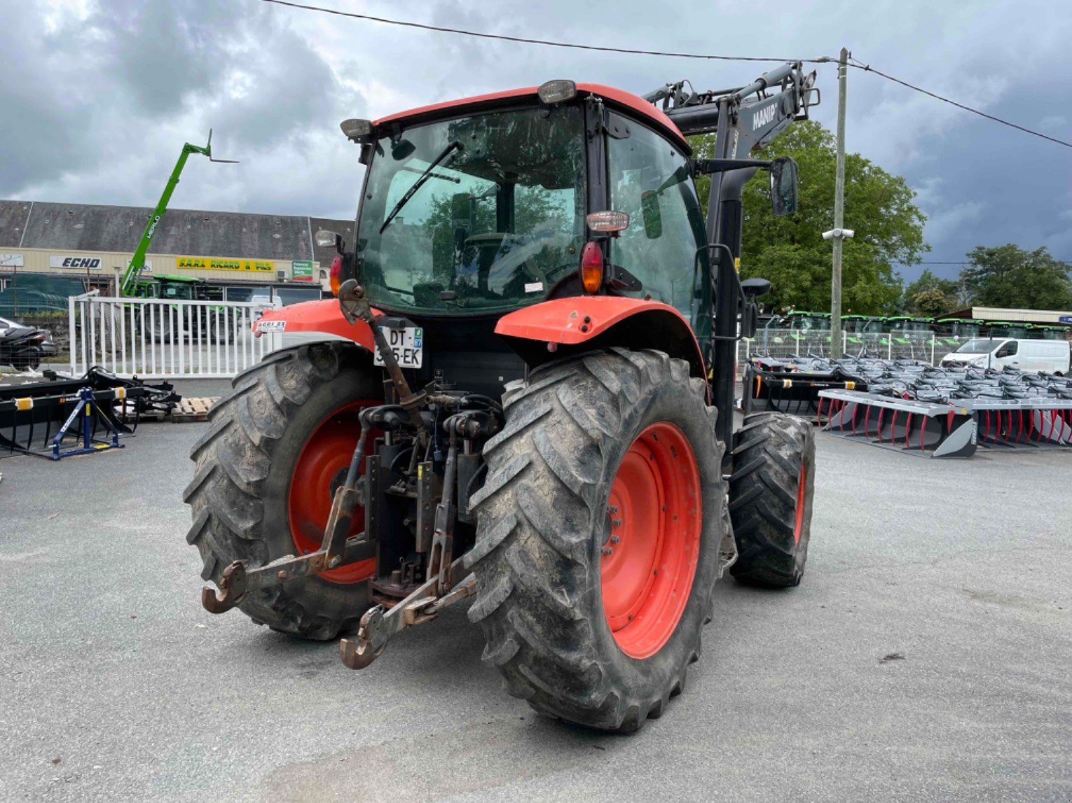 Traktor typu Kubota Tracteur agricole M110GX Kubota, Gebrauchtmaschine v LA SOUTERRAINE (Obrázek 2)