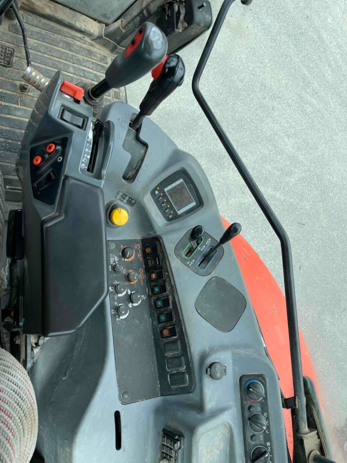 Traktor typu Kubota Tracteur agricole M110GX Kubota, Gebrauchtmaschine v LA SOUTERRAINE (Obrázek 3)