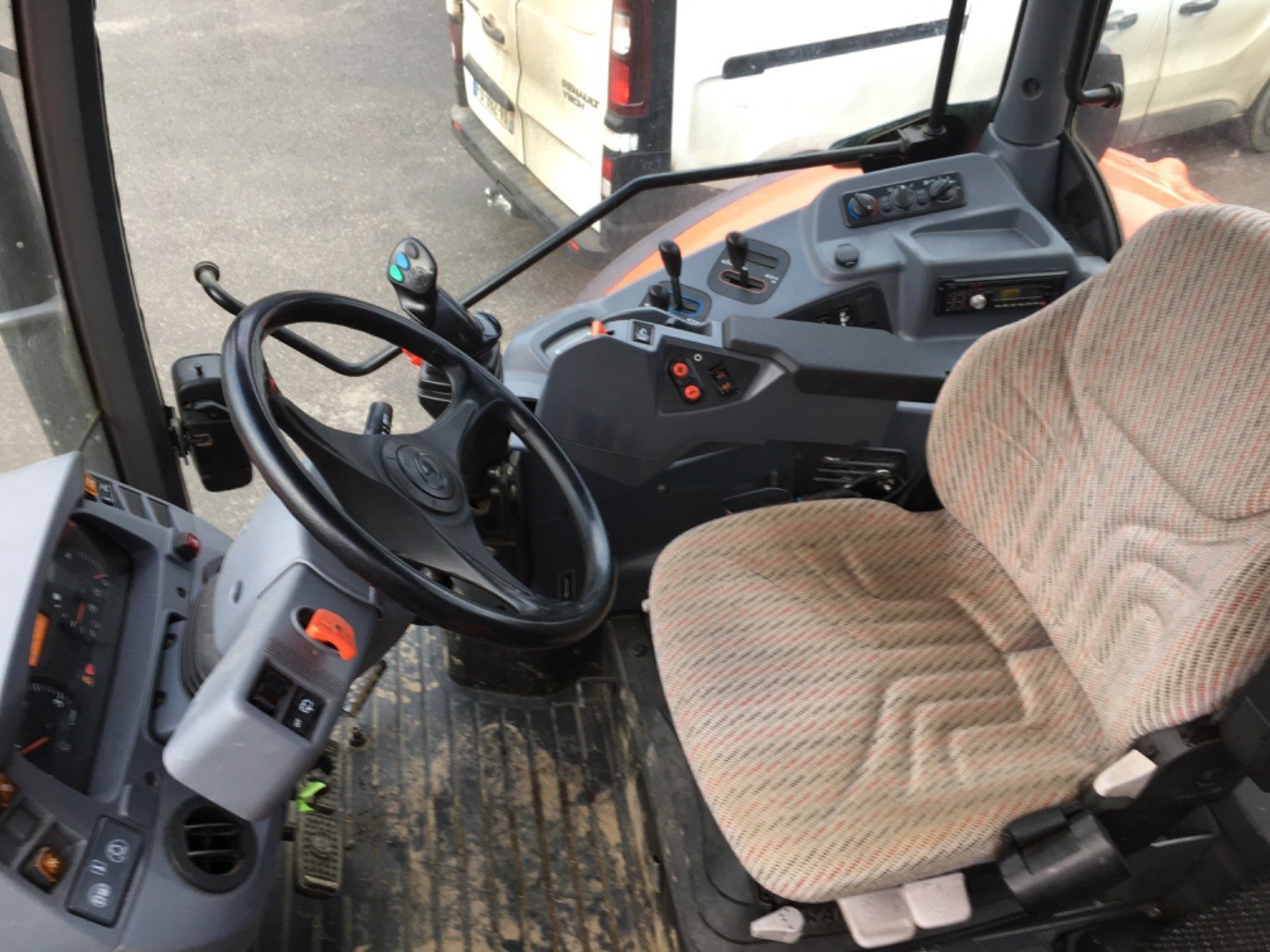 Traktor des Typs Kubota Tracteur agricole M128GXS2 Kubota, Gebrauchtmaschine in LA SOUTERRAINE (Bild 8)