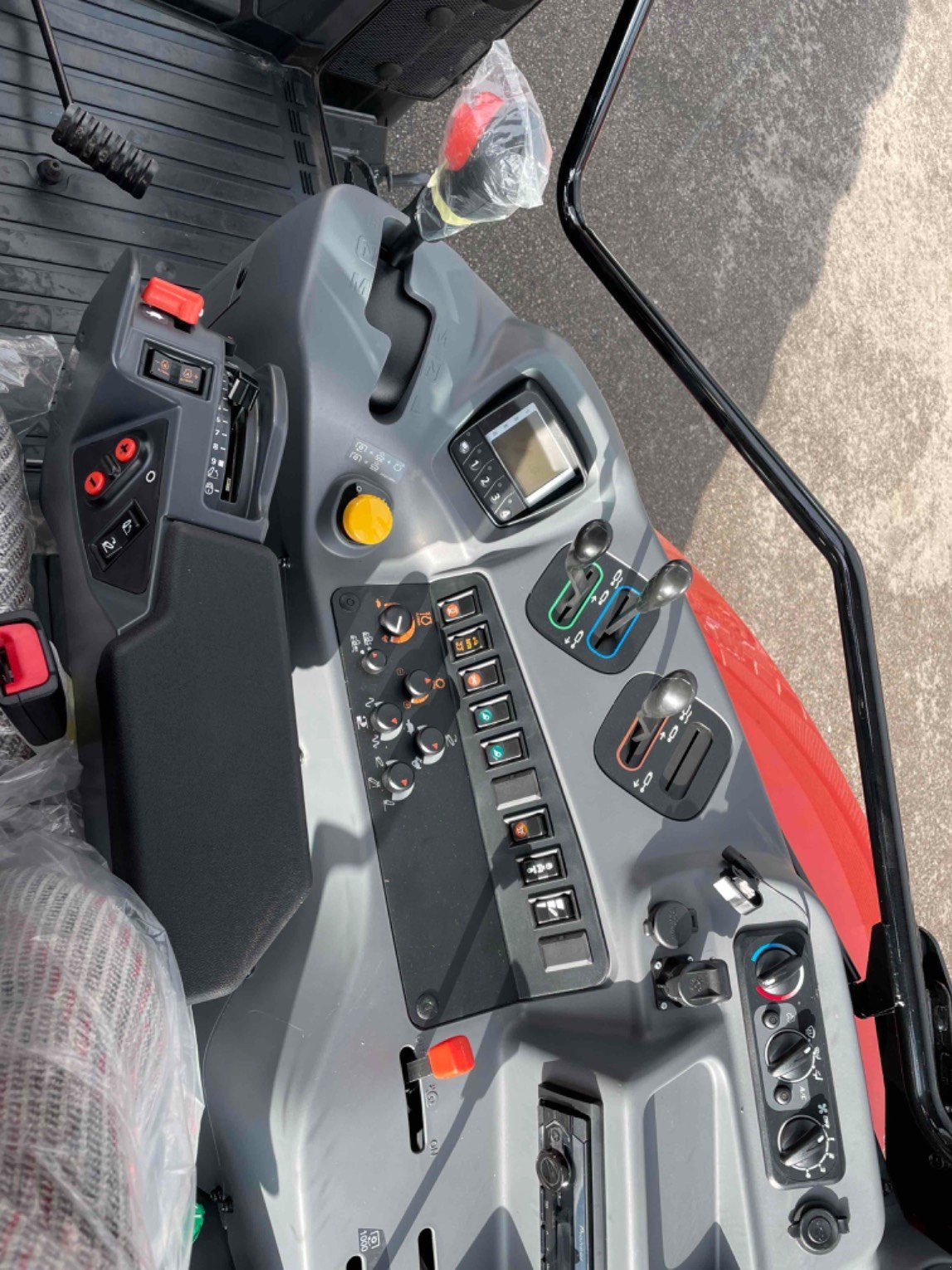 Traktor typu Kubota Tracteur agricole M6-121 UTILITY Kubota, Gebrauchtmaschine v LA SOUTERRAINE (Obrázok 5)