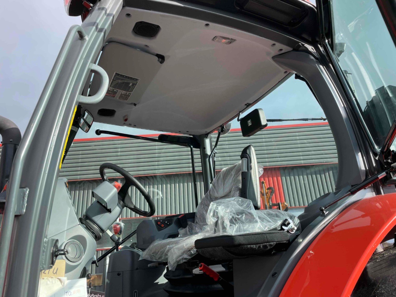 Traktor typu Kubota Tracteur agricole M6-121 UTILITY Kubota, Gebrauchtmaschine v LA SOUTERRAINE (Obrázok 9)