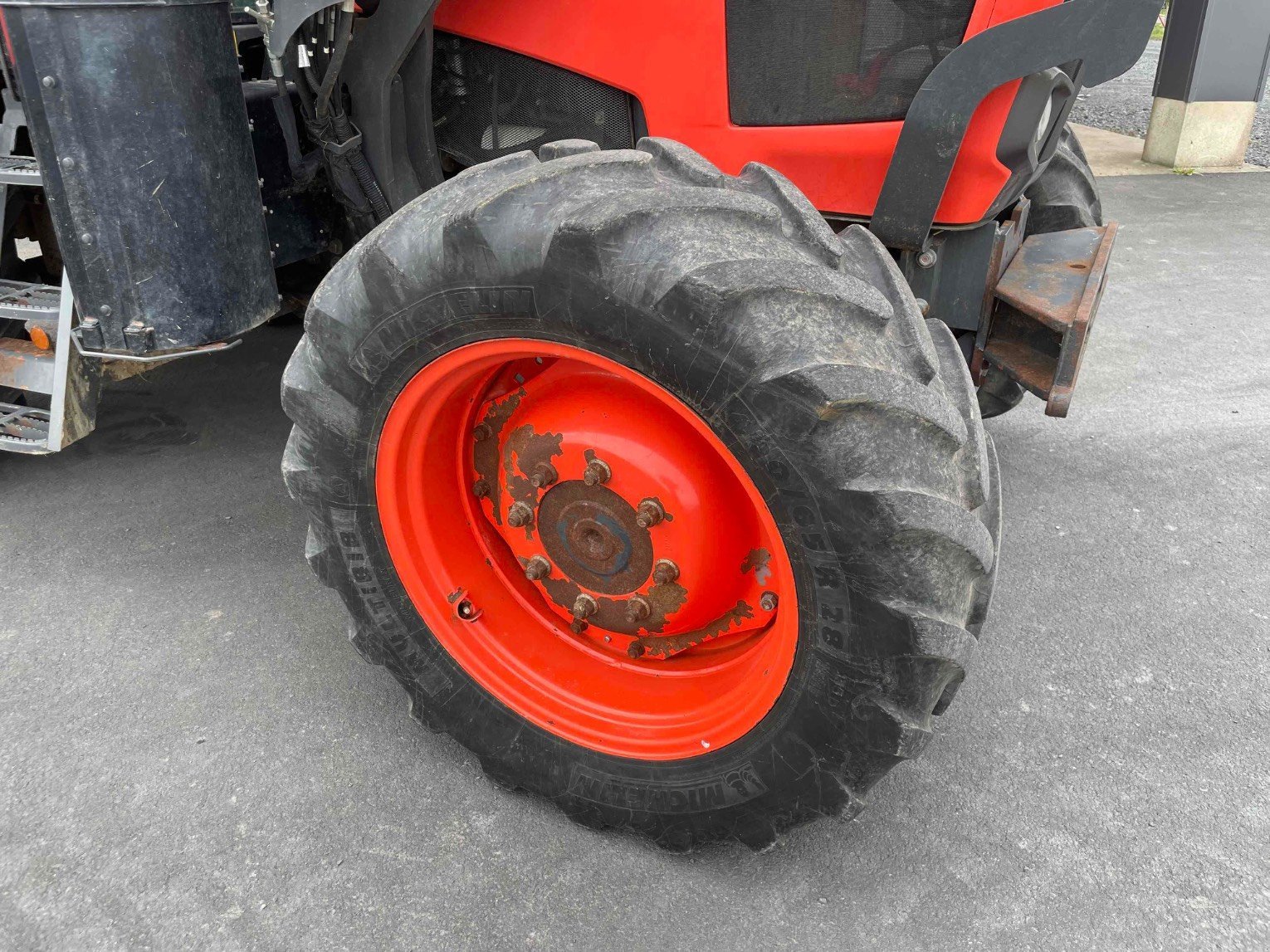 Traktor typu Kubota Tracteur agricole M6-122 Kubota, Gebrauchtmaschine v SAINT CLAIR SUR ELLE (Obrázek 4)