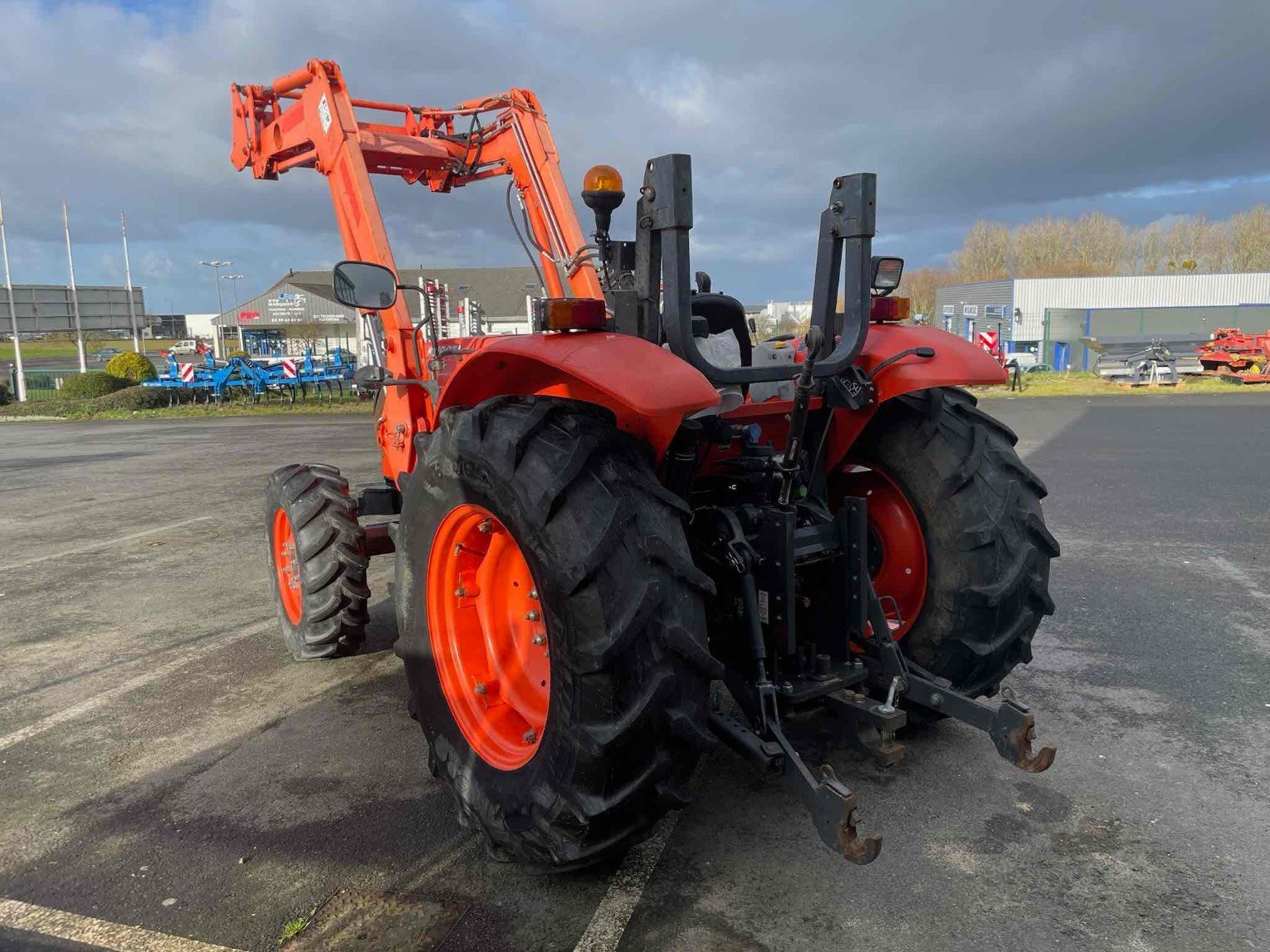 Traktor typu Kubota Tracteur agricole M7060DTH . Kubota, Gebrauchtmaschine v SAINT CLAIR SUR ELLE (Obrázek 5)