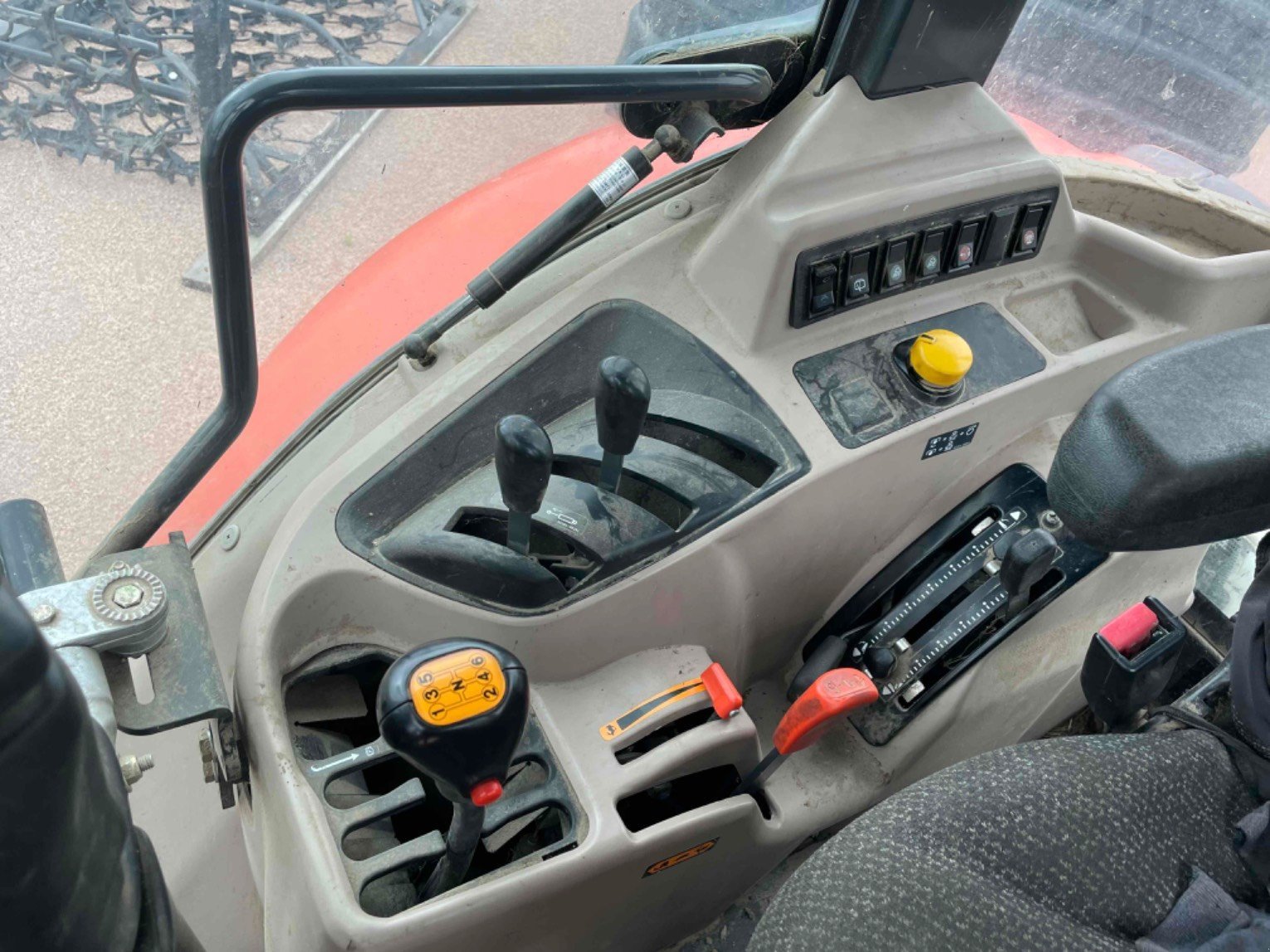 Traktor des Typs Kubota Tracteur agricole M8560DTHQ Kubota, Gebrauchtmaschine in LA SOUTERRAINE (Bild 8)