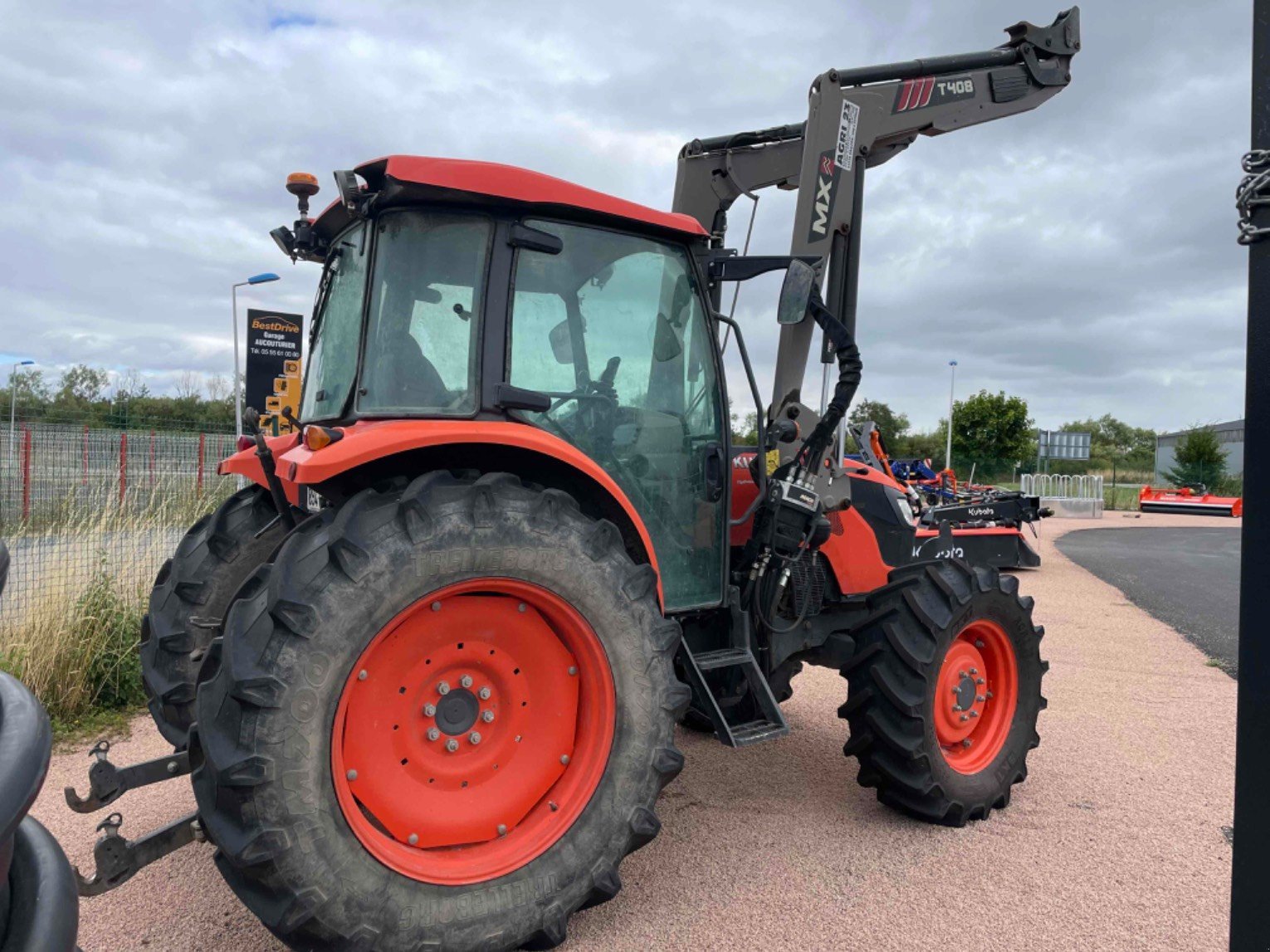 Traktor des Typs Kubota Tracteur agricole M8560DTHQ Kubota, Gebrauchtmaschine in LA SOUTERRAINE (Bild 3)
