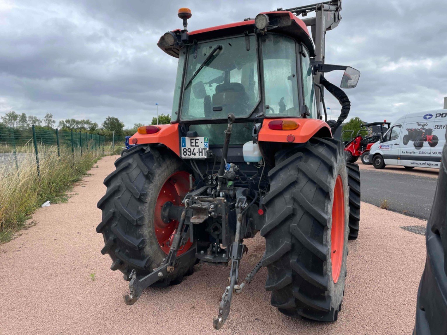 Traktor des Typs Kubota Tracteur agricole M8560DTHQ Kubota, Gebrauchtmaschine in LA SOUTERRAINE (Bild 4)