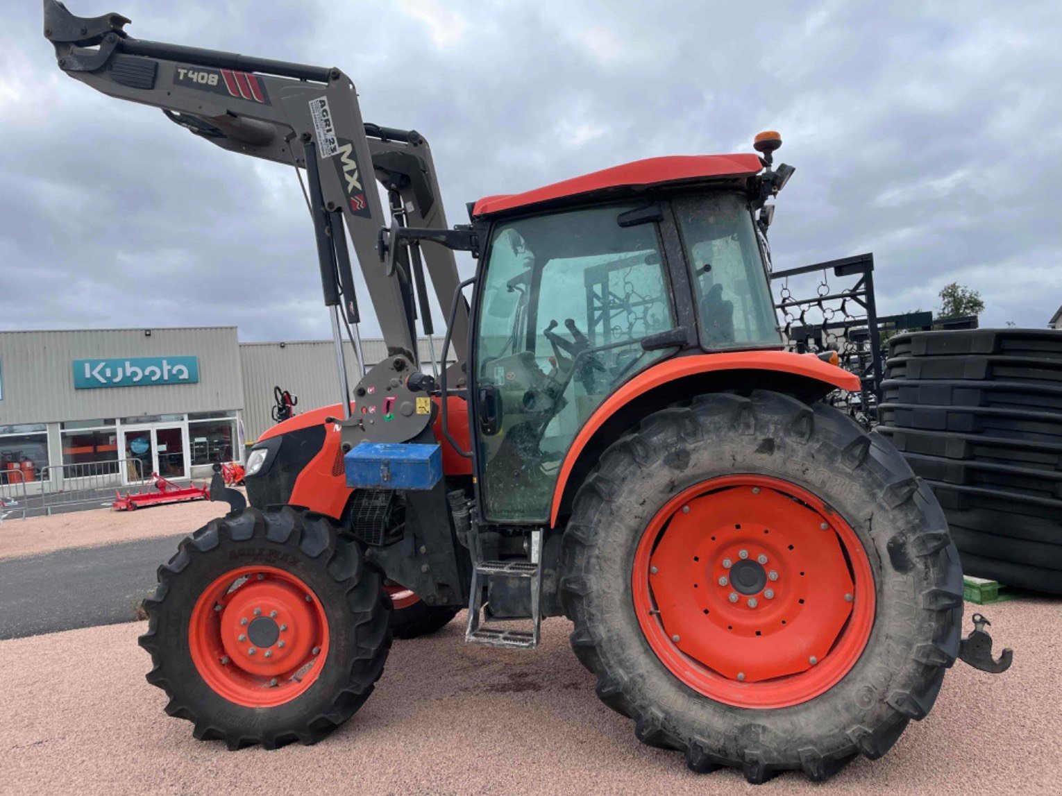 Traktor des Typs Kubota Tracteur agricole M8560DTHQ Kubota, Gebrauchtmaschine in LA SOUTERRAINE (Bild 9)