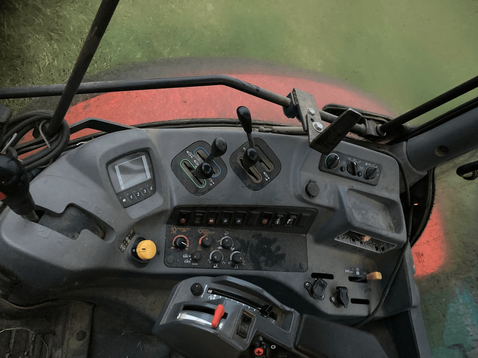 Traktor des Typs Kubota TRACTEUR KUBOTA M 135 GX, Gebrauchtmaschine in ST CLEMENT DE LA PLACE (Bild 4)