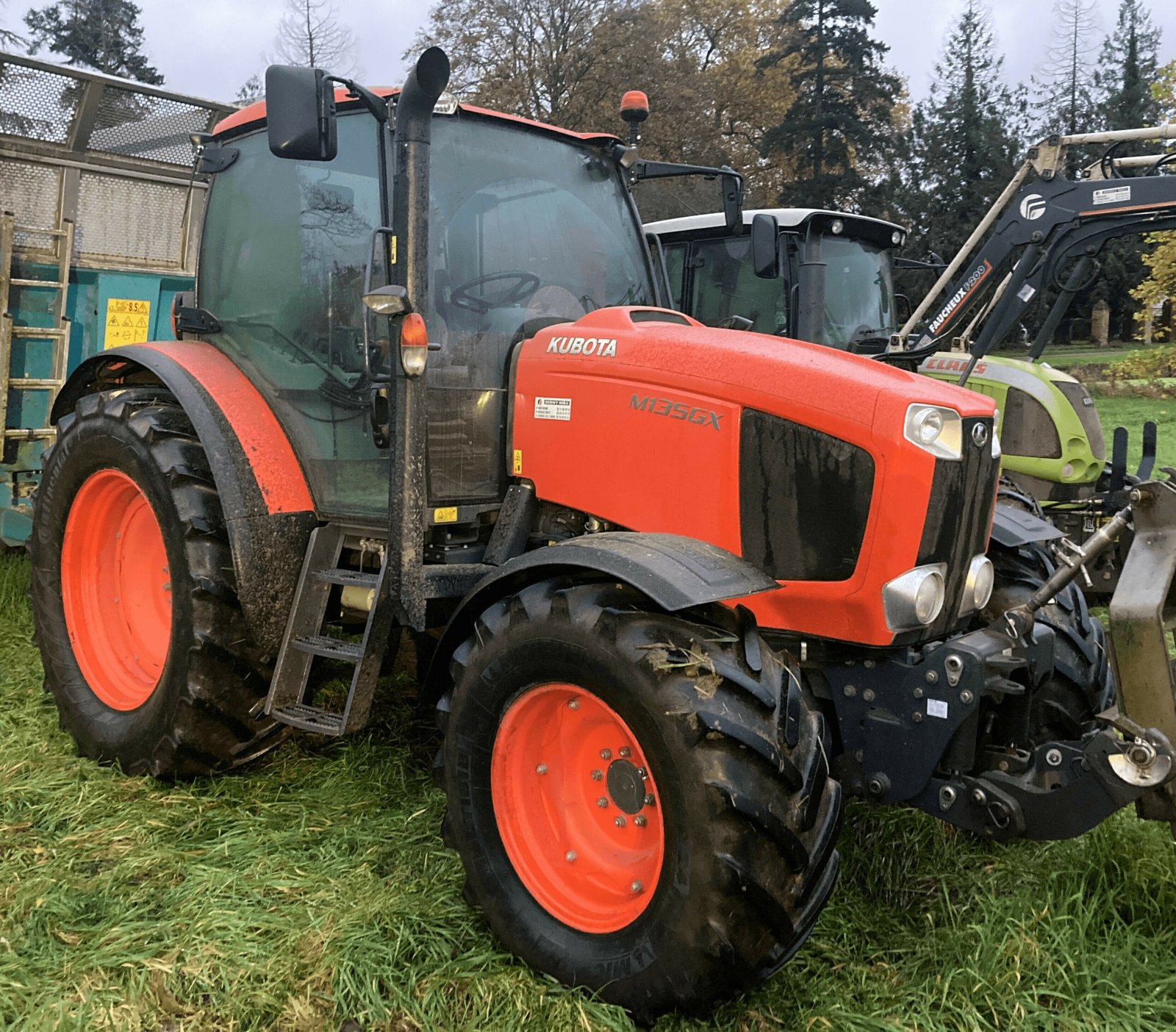 Traktor des Typs Kubota TRACTEUR KUBOTA M 135 GX, Gebrauchtmaschine in ST CLEMENT DE LA PLACE (Bild 1)