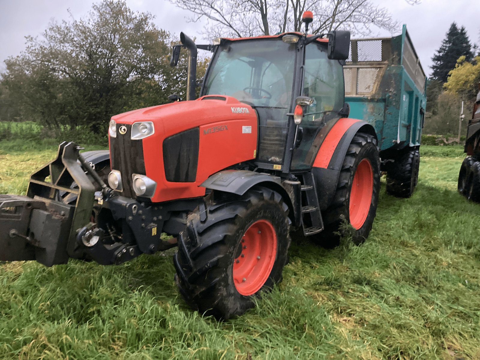 Traktor des Typs Kubota TRACTEUR KUBOTA M 135 GX, Gebrauchtmaschine in ST CLEMENT DE LA PLACE (Bild 2)