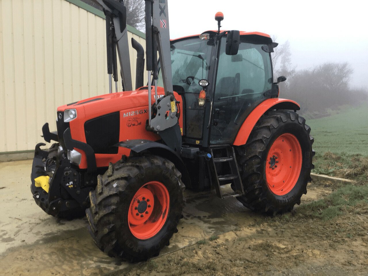 Traktor типа Kubota TRACTEUR M 125 GX III, Gebrauchtmaschine в PLOUIGNEAU (Фотография 1)