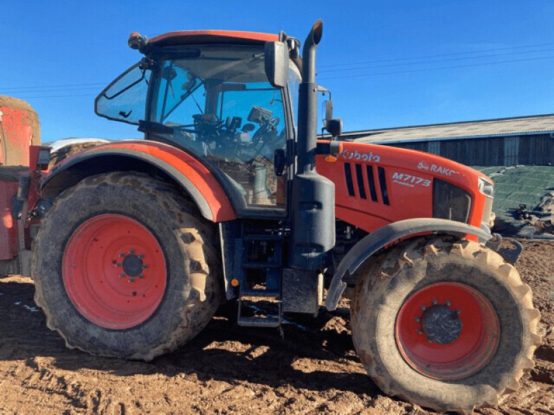 Traktor Türe ait Kubota TRACTEUR M7173 PREMIUM, Gebrauchtmaschine içinde Charnay-lès-macon (resim 2)