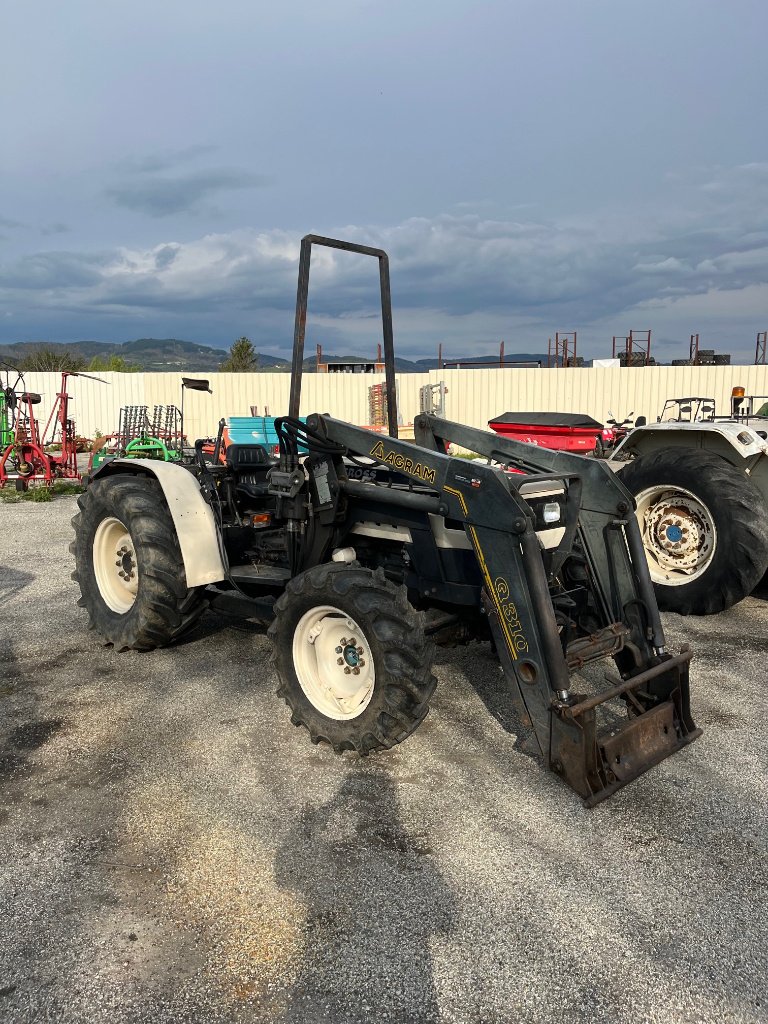 Traktor del tipo Lamborghini 674 70, Gebrauchtmaschine en VERNOUX EN VIVARAIS (Imagen 2)