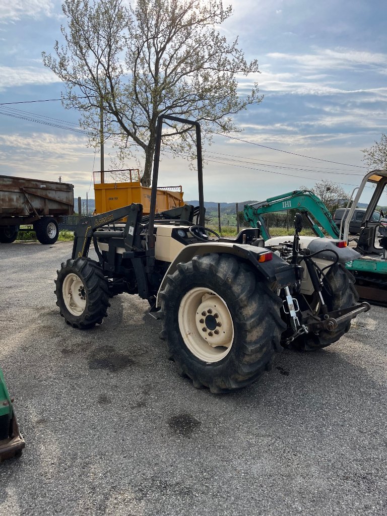 Traktor del tipo Lamborghini 674 70, Gebrauchtmaschine en VERNOUX EN VIVARAIS (Imagen 3)